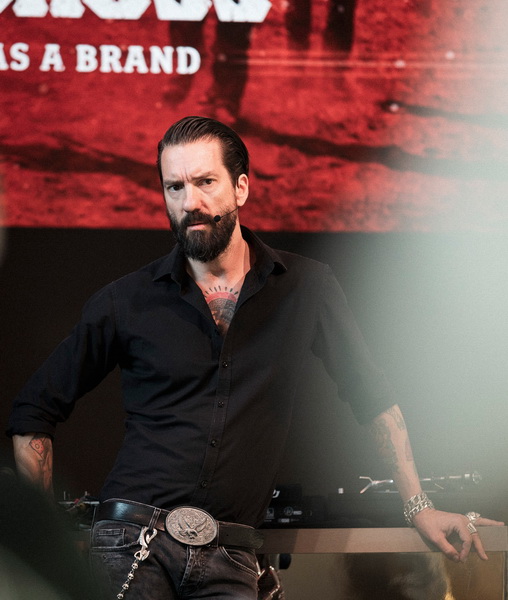 produktfotografie im studio modern industriefotografie motorblock